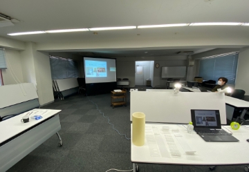 カーテンメーカーの商品企画のお手伝い、社員研修の講師などを年に数回務めています