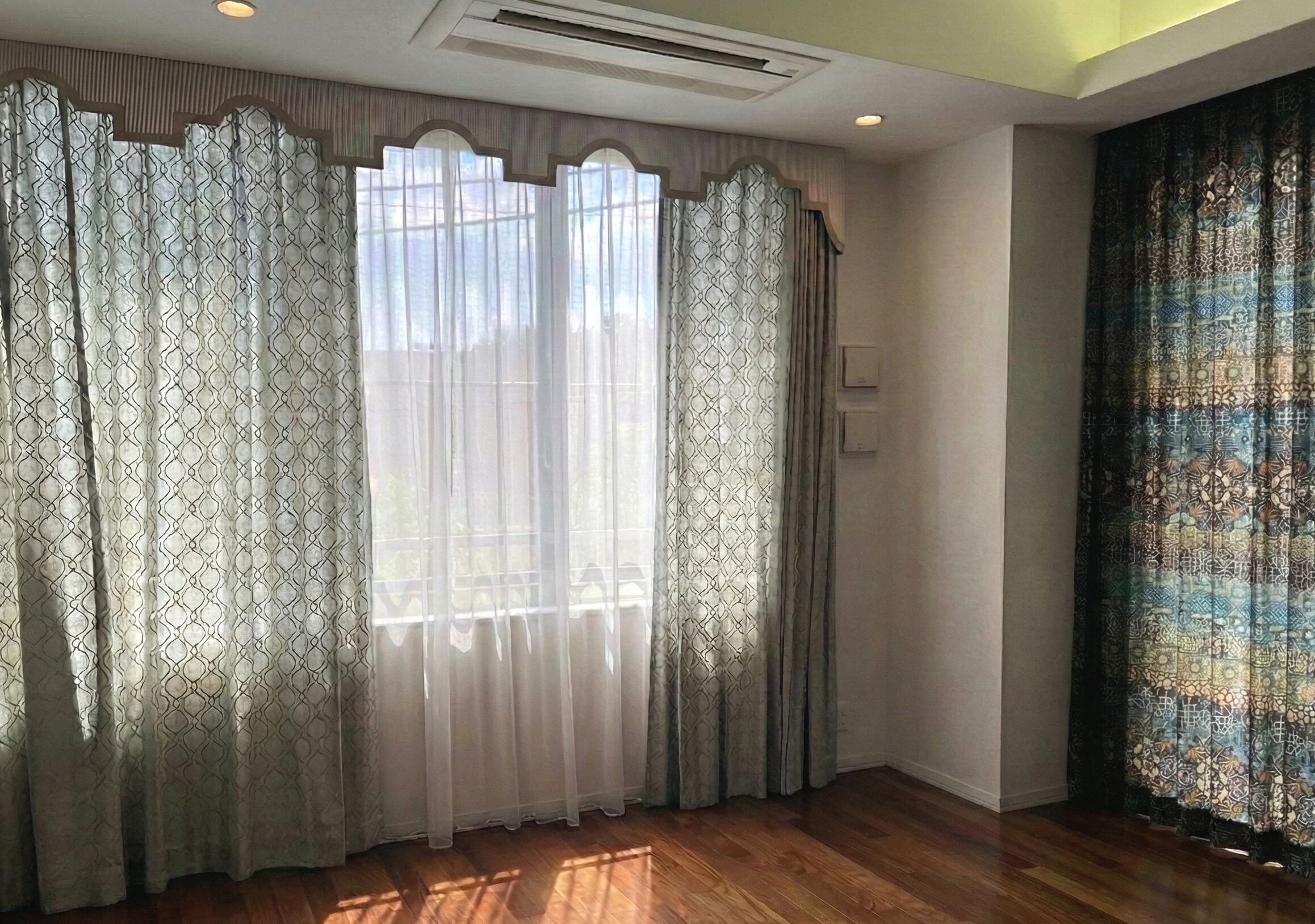 世田谷区用賀の輸入カーテンとバランス