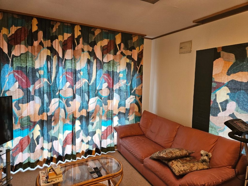 絵画の様な輸入カーテン、フィスバ製