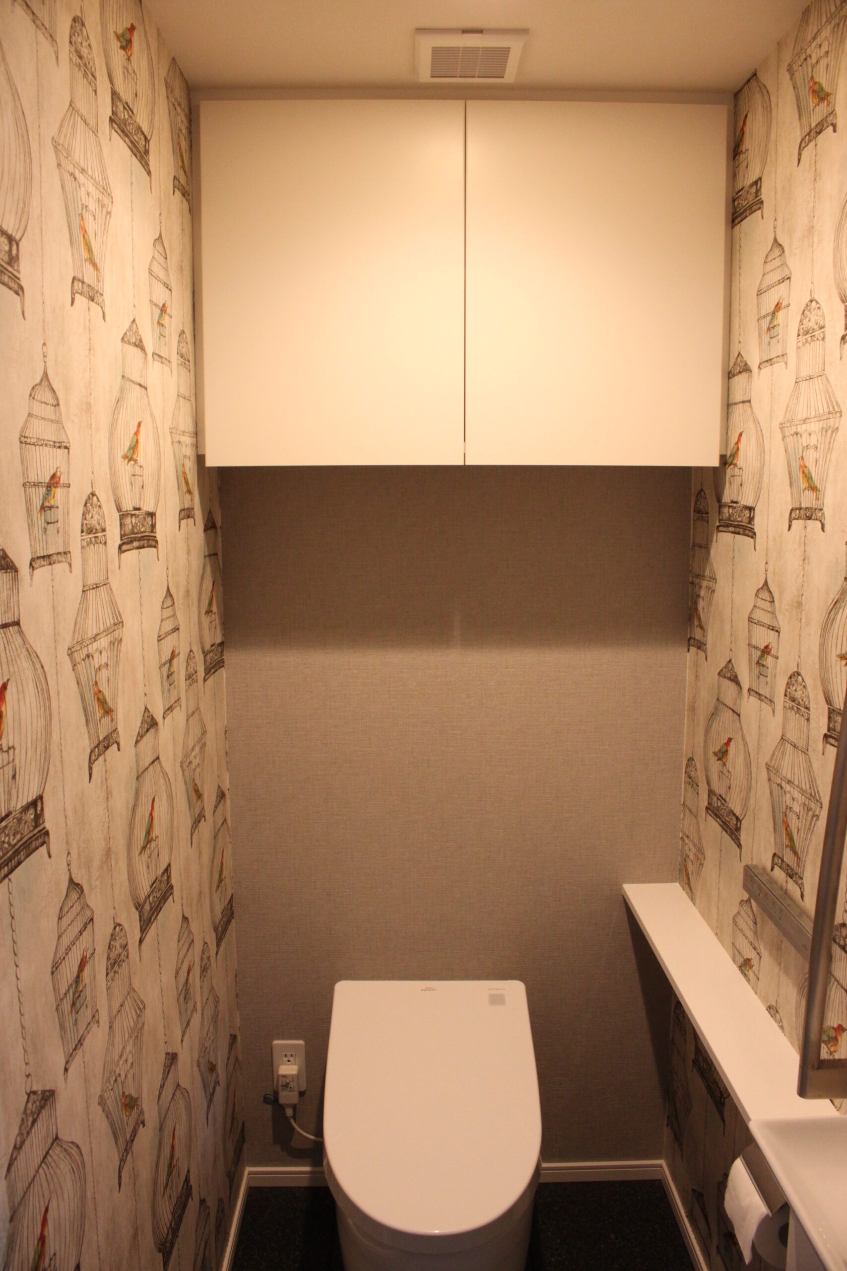 トイレを飾る鳥たち