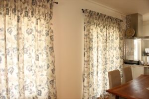 更紗柄の様に描かれた、ボタニカルプリント