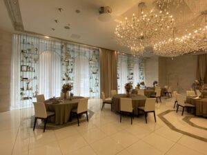 結婚式場のレースカーテン