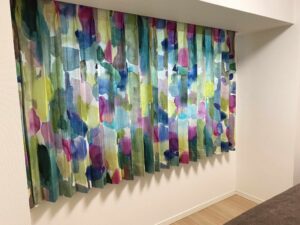 水彩画の様なプリントカーテン