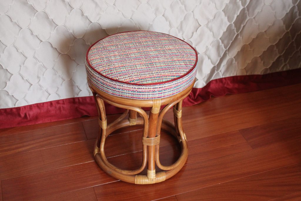 シャネルツイードでスツールを