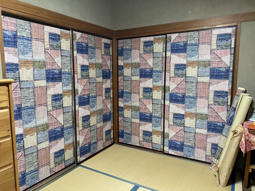 ふすまに壁紙を！