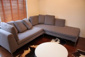 B&B Itariaのソファを高機能な生地で張り替え