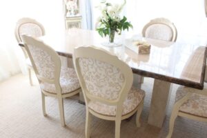 ダイニングチェアの張り替え