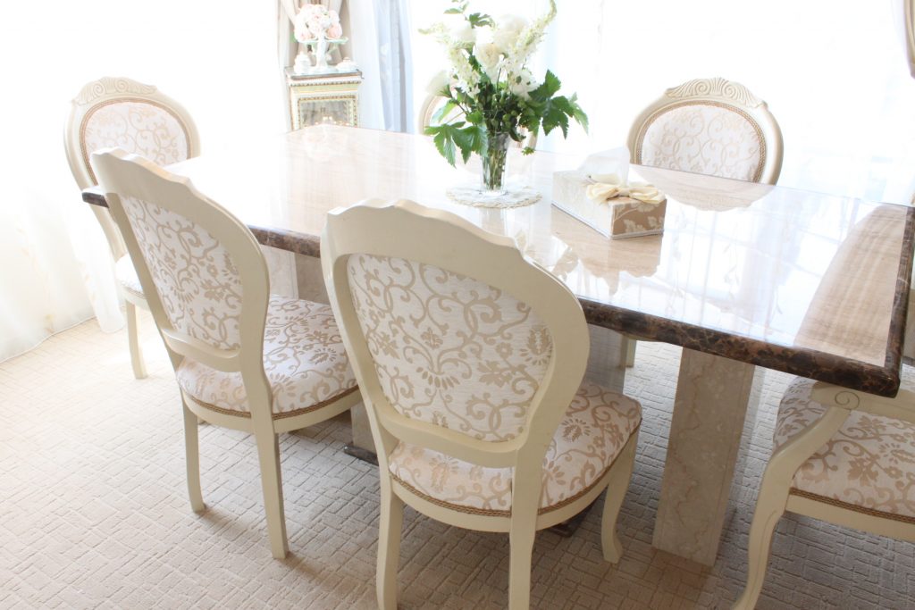 ダイニングチェアの張り替え