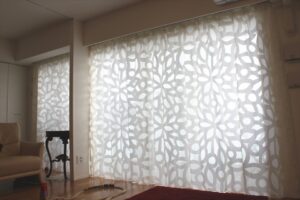 ハーフ・トランスペアレンツ