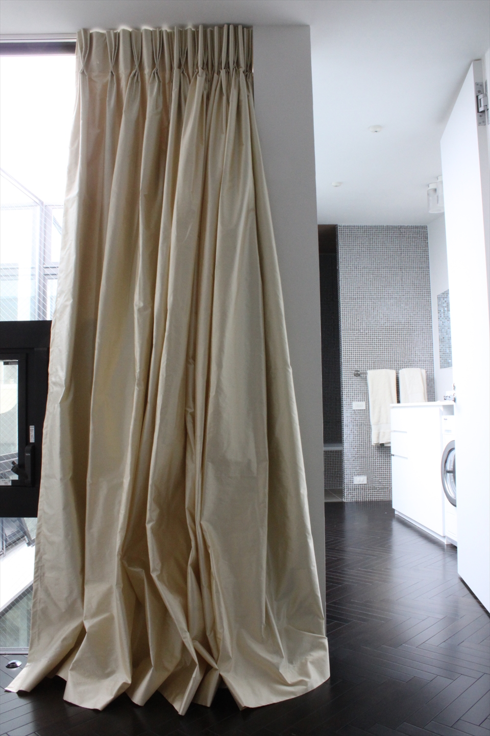 ブレーキングで出るシワもデザインの一つ