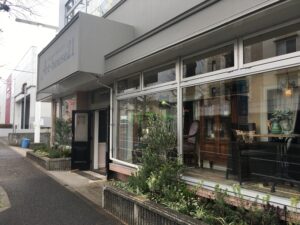 日本一のアンティーク家具専門店が青葉区にOPEN！
