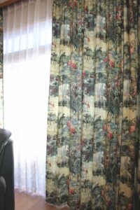 ランドスケープ柄のプリントカーテン