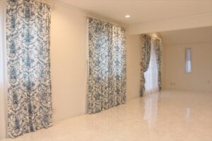 １８世紀のフランスの田園風景を描いたという定番の柄、トワレ・ド・ジュイ