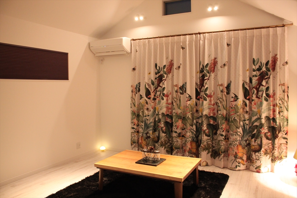 トレンドの、ラグジュアリー系トロピカル柄