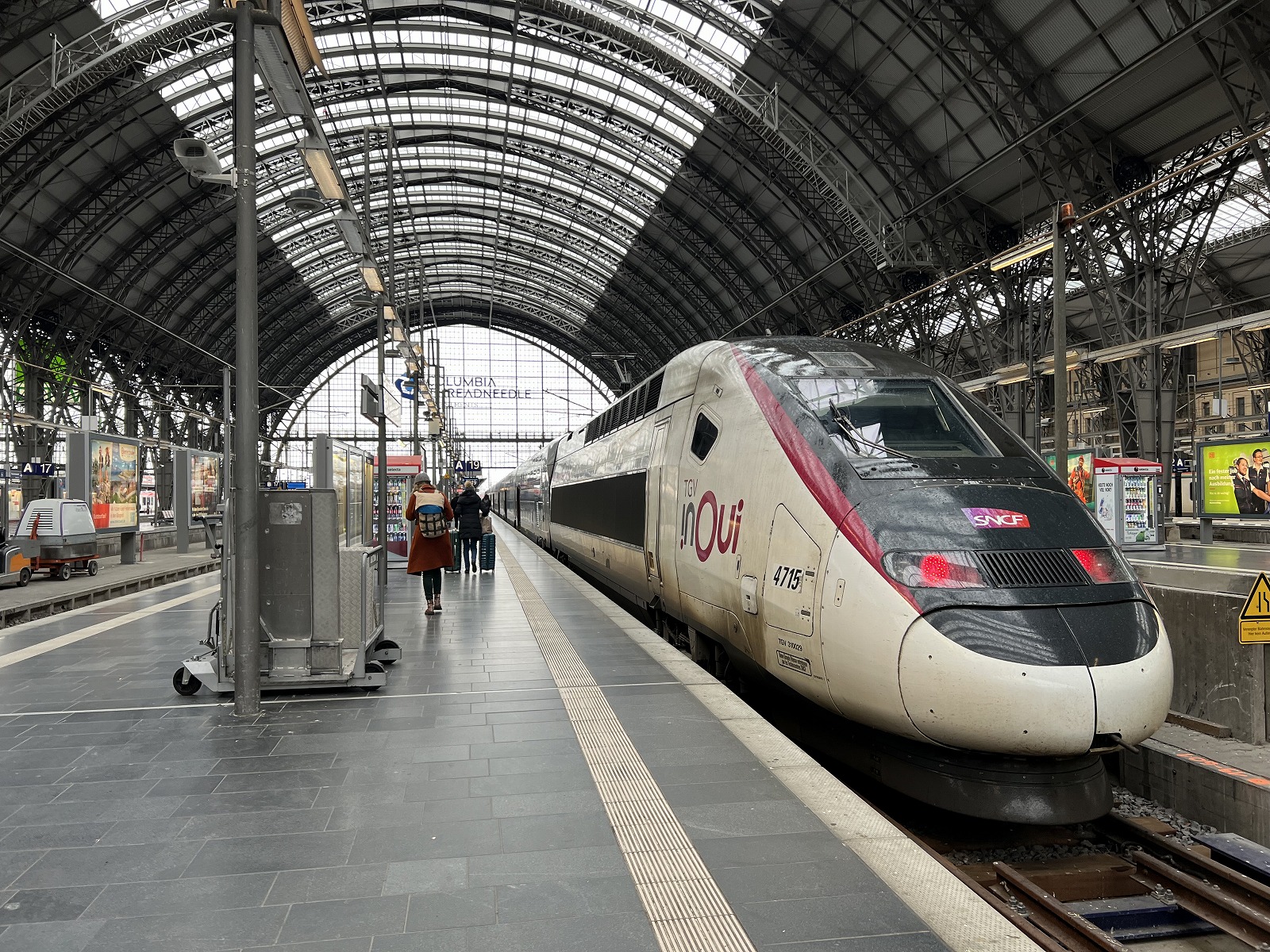 パリに移動しました