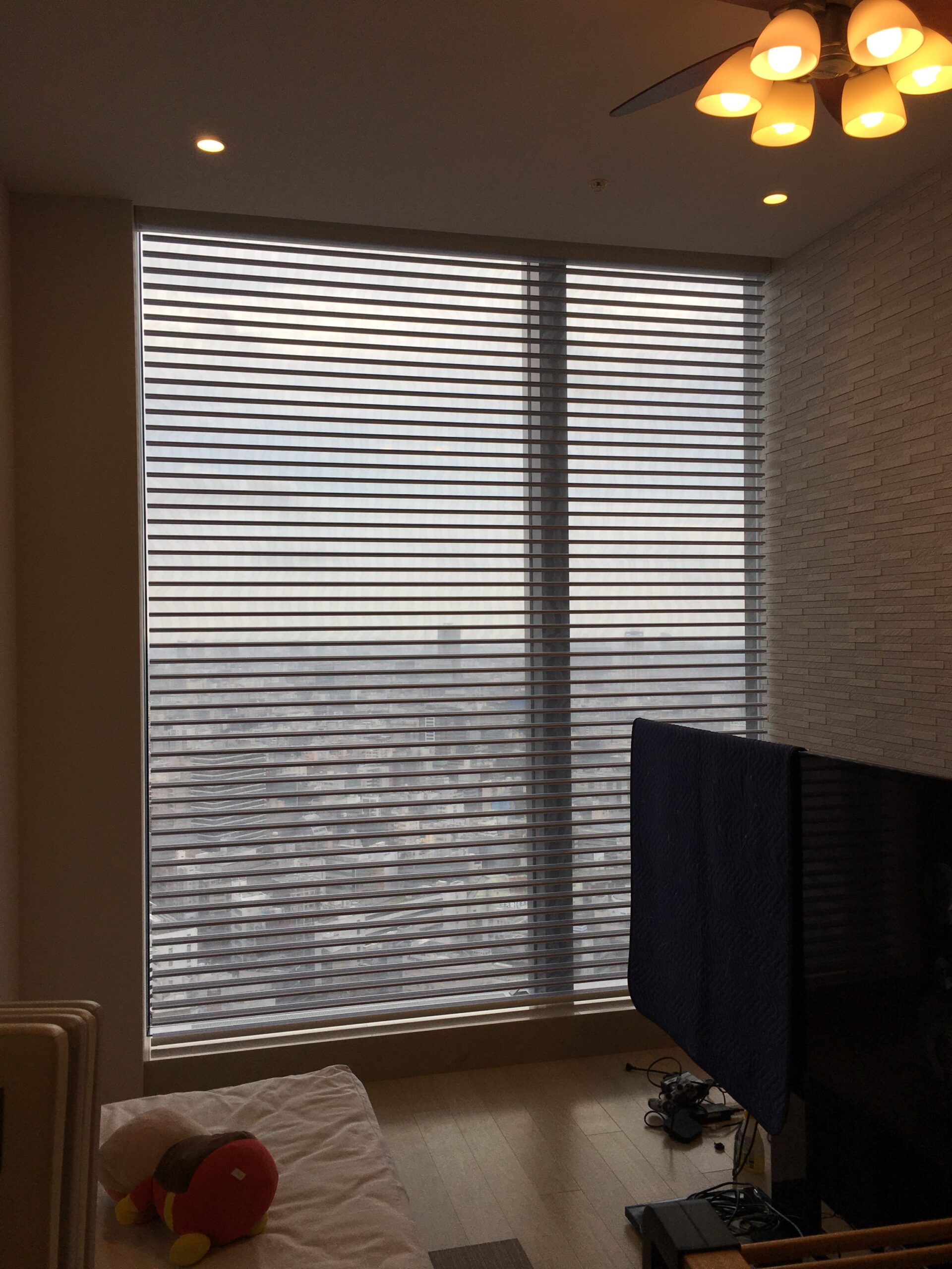 電動スクリーンの配線、何とかなる！